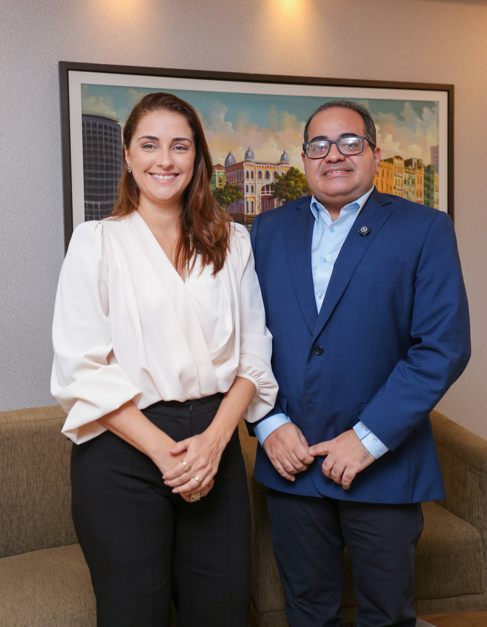Dra. Alexsandra Siqueira e Dr. Alexandre de Mattos no consultório